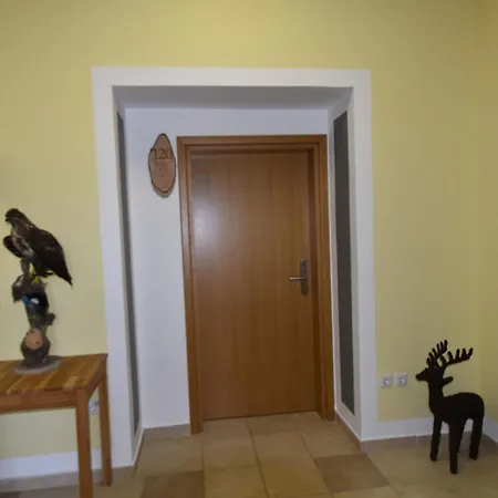 And Kod Eli Ravna Gora