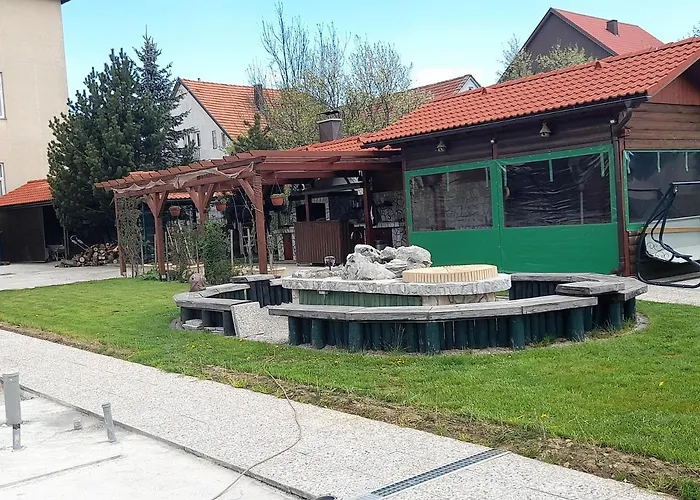 And Kod Eli Konukevi Ravna Gora